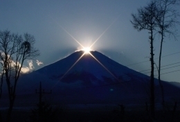 イゾラーナから見たダイヤモンド富士山 ダイヤ.jpg
